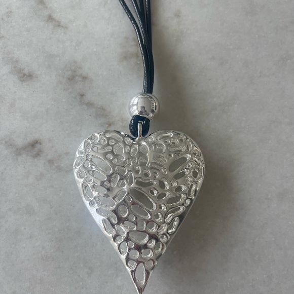 Open heart silver necklace on adjustable black cord! Gorgeous!!!!!!! - Picture 3 of 5